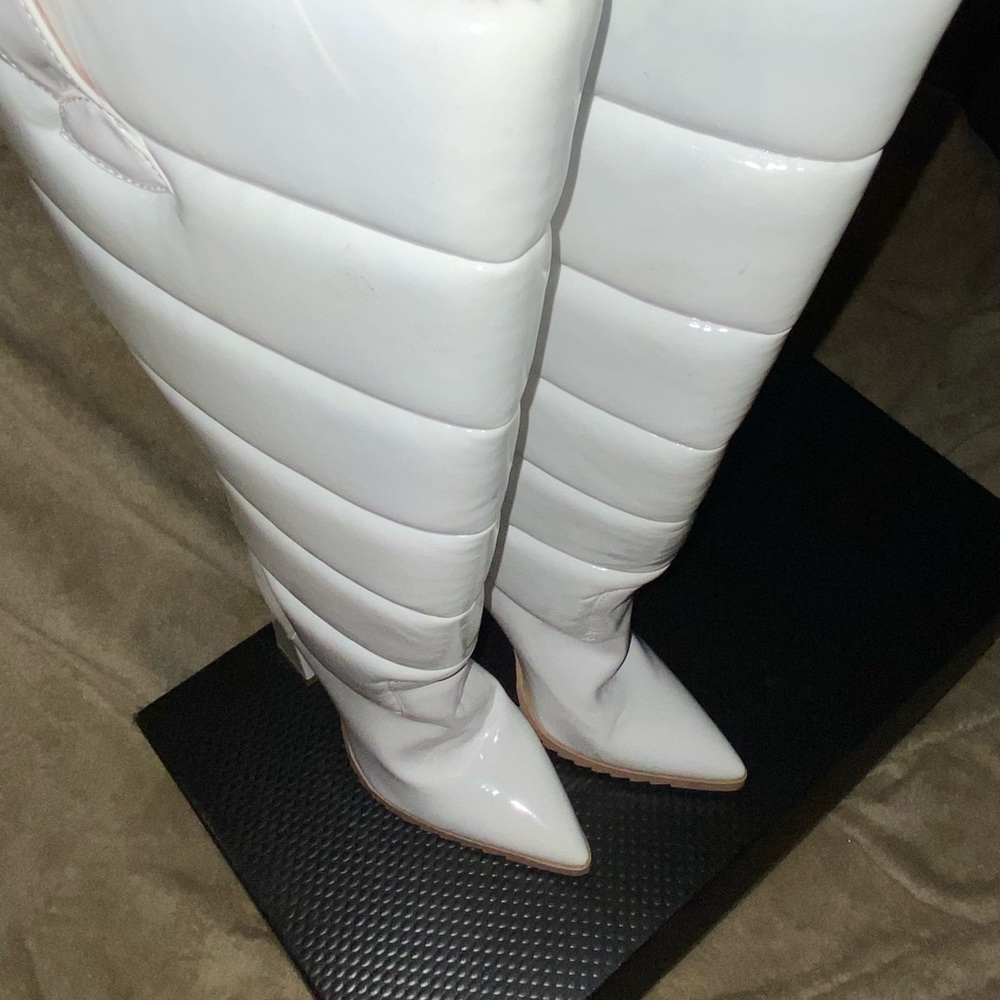 Shane justin Puffer boots• women’s 7.5• Worn once/look new• cute !!! 😍😍